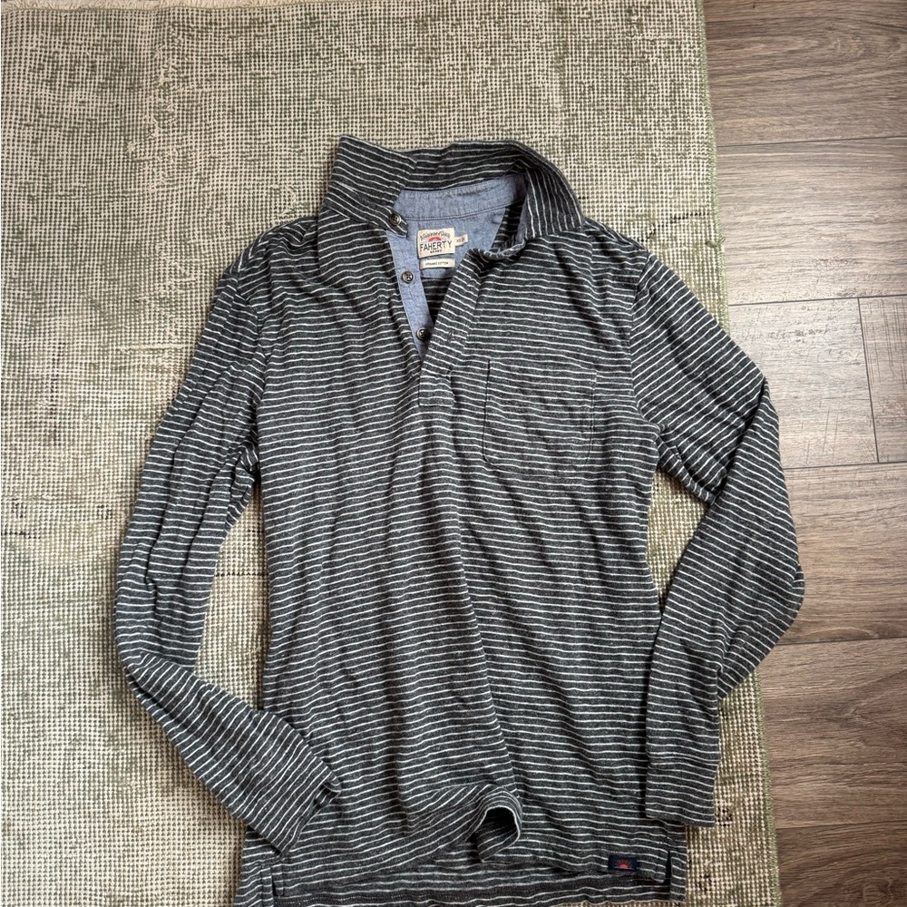Faherty Men's Blue and White Striped Zip Up Sweater